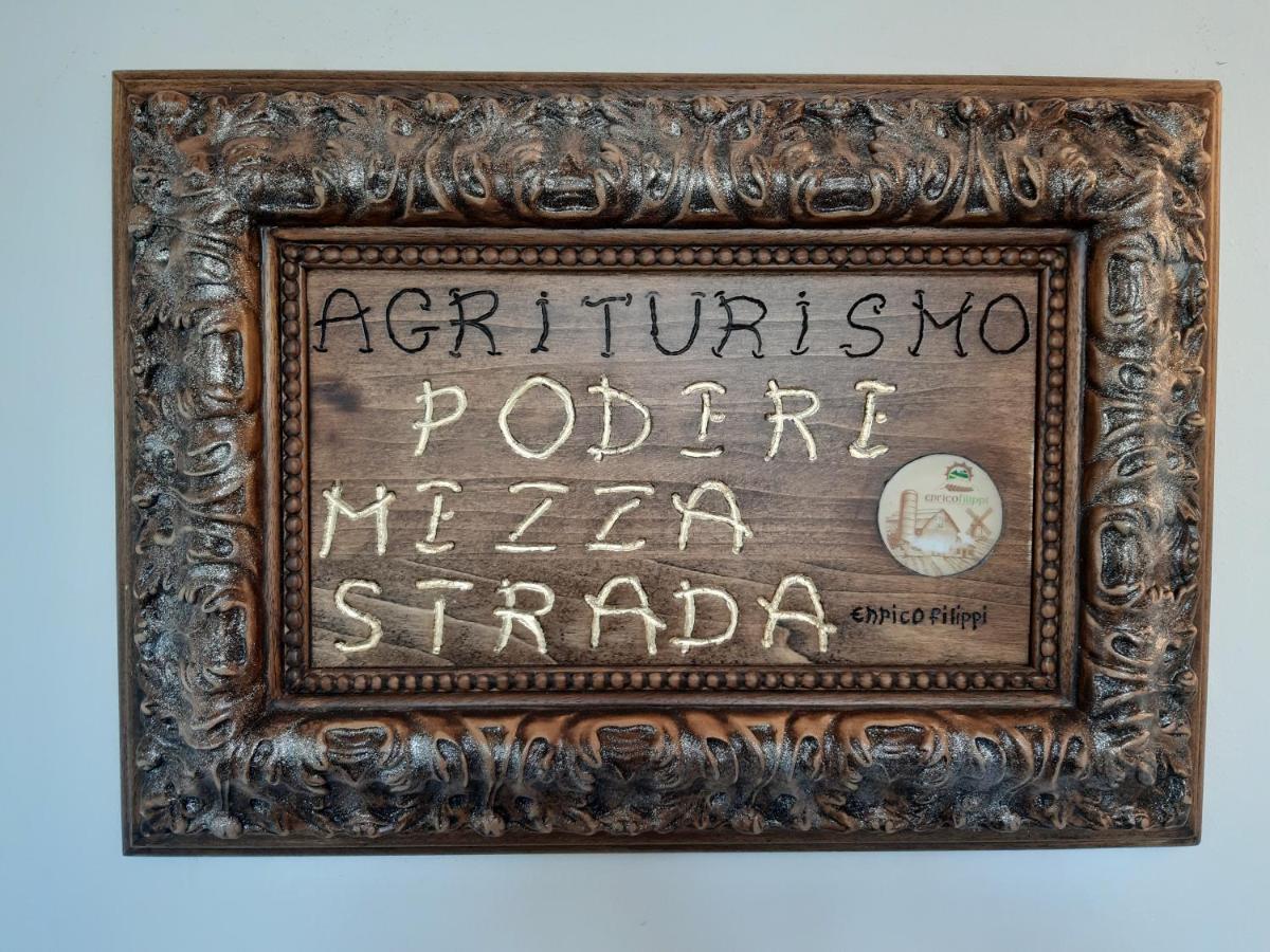 Agriturismo La Valle Della Lavanda - Podere Mezzastrada Fauglia Bagian luar foto